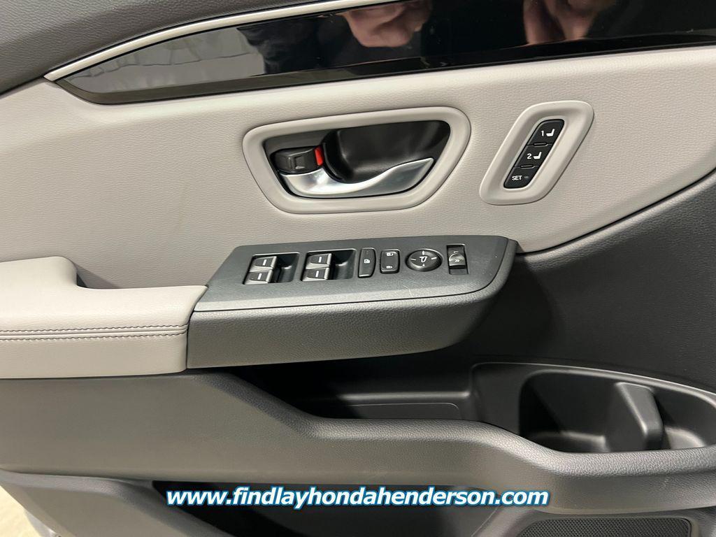new 2025 Honda Pilot car, priced at $45,182