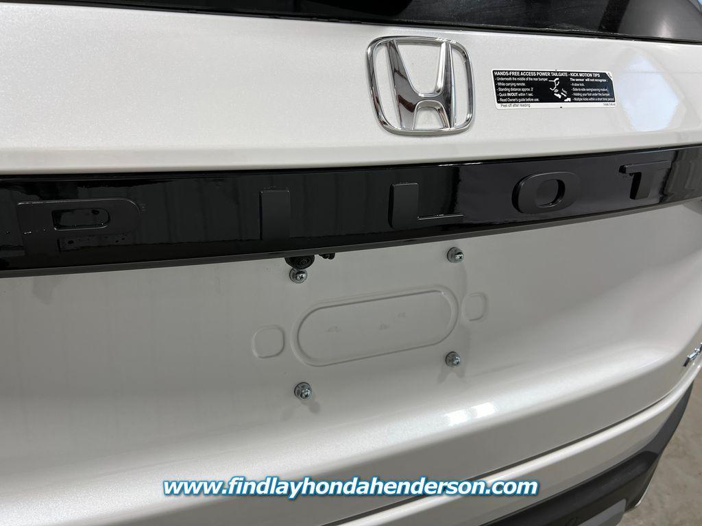 new 2025 Honda Pilot car, priced at $51,196