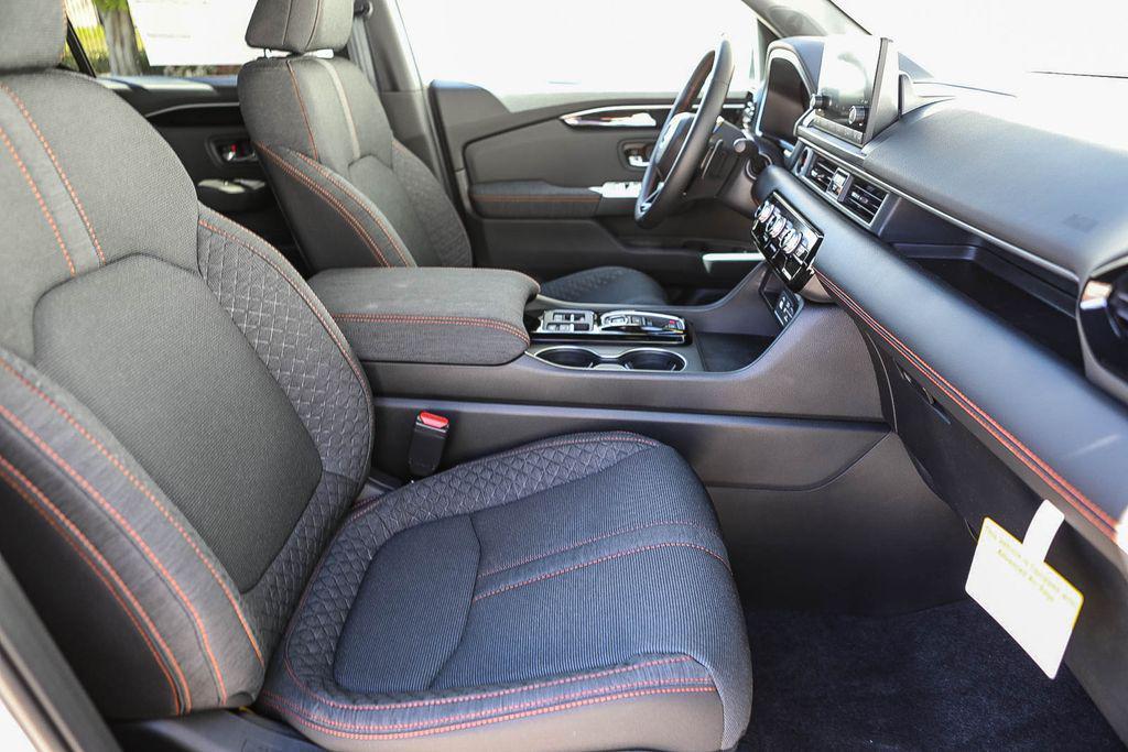 new 2025 Honda Pilot car, priced at $40,189