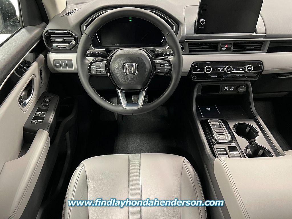new 2025 Honda Pilot car, priced at $47,825