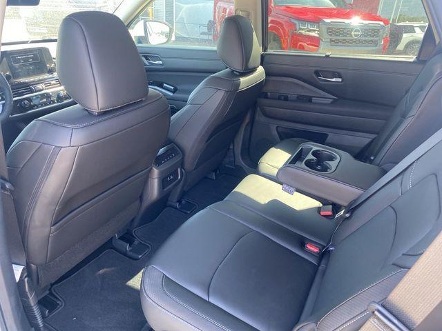 new 2025 Nissan Pathfinder car, priced at $42,015