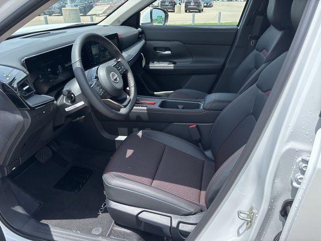 new 2025 Nissan Kicks car, priced at $30,335