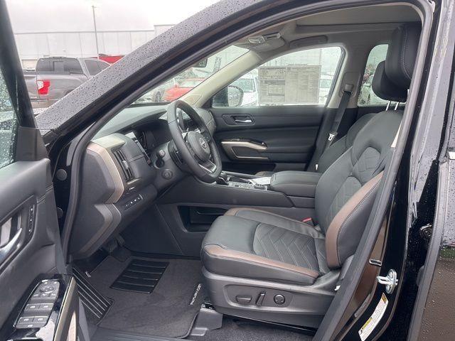 new 2025 Nissan Pathfinder car, priced at $48,570