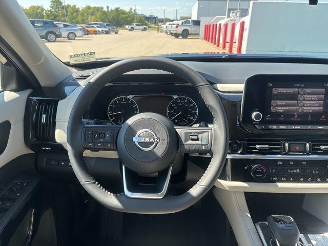 new 2025 Nissan Pathfinder car, priced at $38,555