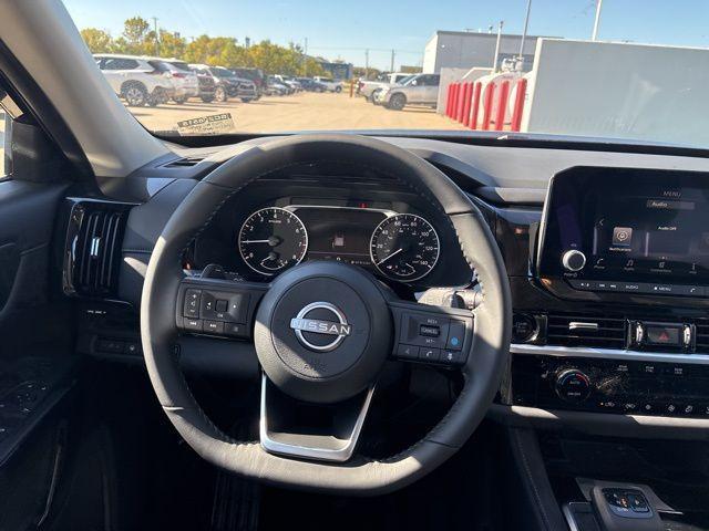 new 2025 Nissan Pathfinder car, priced at $39,375