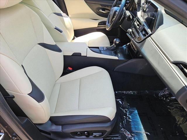 used 2022 Lexus ES 300h car, priced at $35,890