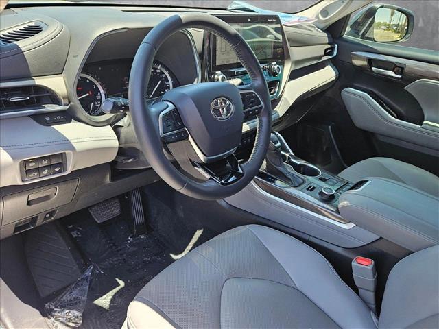 used 2021 Toyota Highlander car, priced at $37,749
