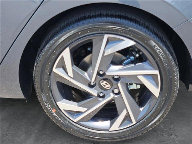 new 2025 Hyundai Elantra car, priced at $30,961