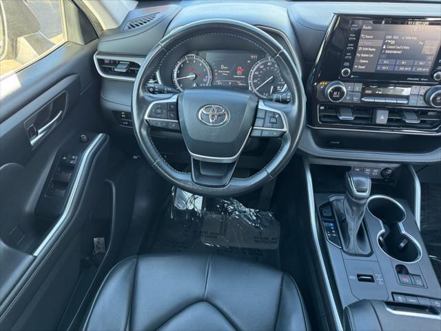 used 2022 Toyota Highlander car, priced at $31,787