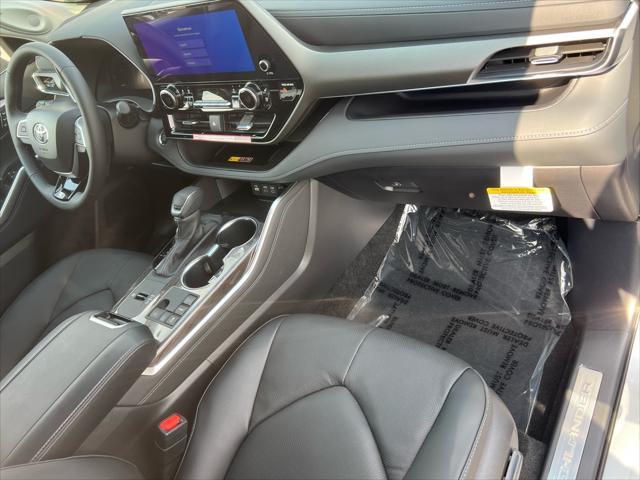 new 2025 Toyota Highlander car, priced at $50,374