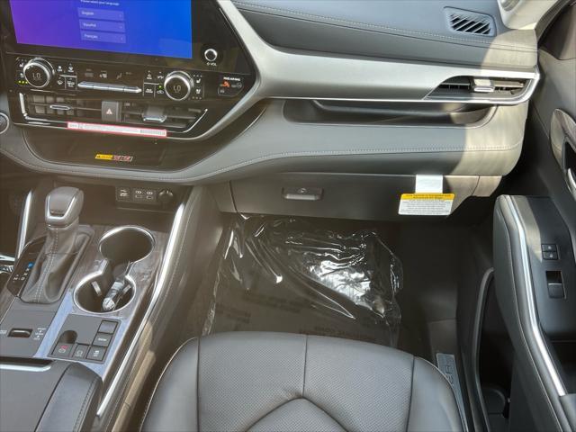 new 2025 Toyota Highlander car, priced at $50,374