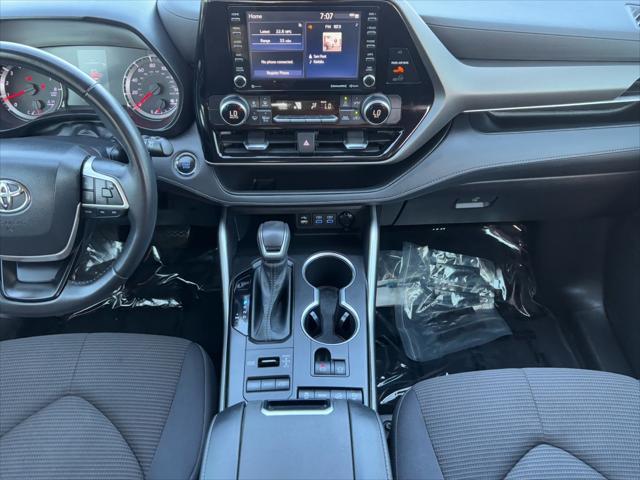 used 2022 Toyota Highlander car, priced at $34,874