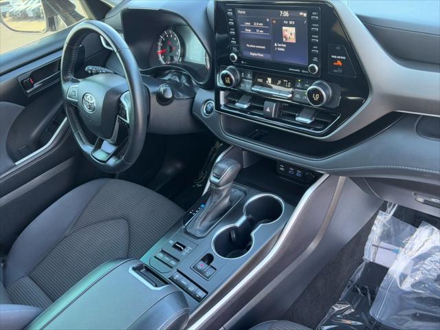 used 2022 Toyota Highlander car, priced at $34,874