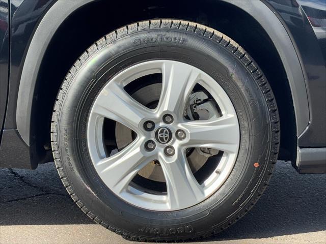 used 2022 Toyota Highlander car, priced at $33,652