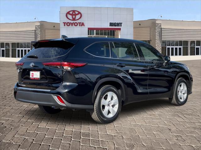 used 2022 Toyota Highlander car, priced at $33,652
