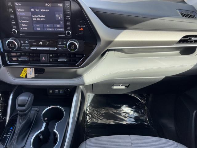 used 2022 Toyota Highlander car, priced at $33,652