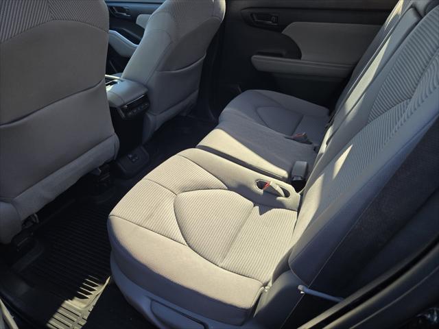 used 2022 Toyota Highlander car, priced at $33,652