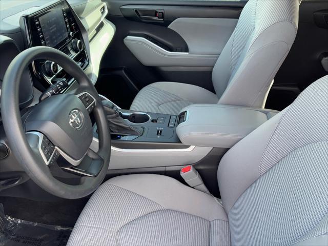 used 2022 Toyota Highlander car, priced at $33,652