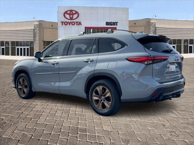 used 2022 Toyota Highlander Hybrid car, priced at $36,528