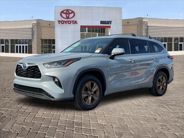 used 2022 Toyota Highlander Hybrid car, priced at $36,528