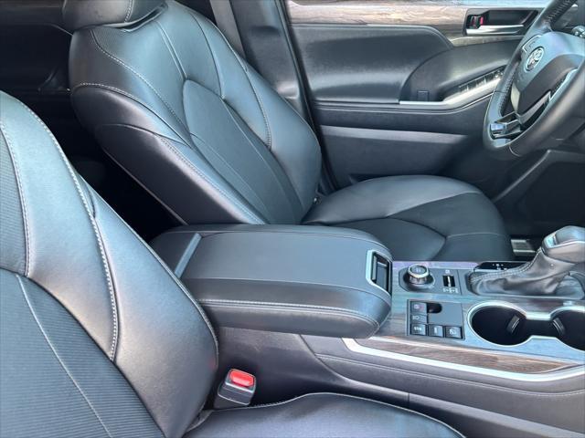 used 2024 Toyota Highlander car, priced at $45,241