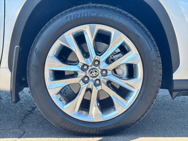 used 2024 Toyota Highlander car, priced at $45,241