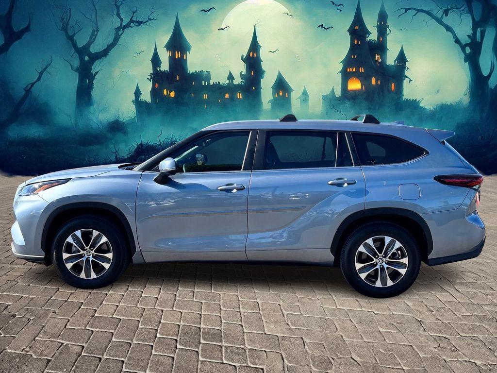used 2024 Toyota Highlander car, priced at $40,162