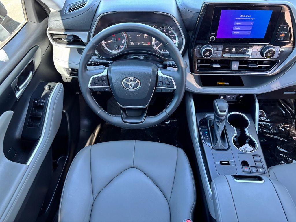 used 2024 Toyota Highlander car, priced at $40,162