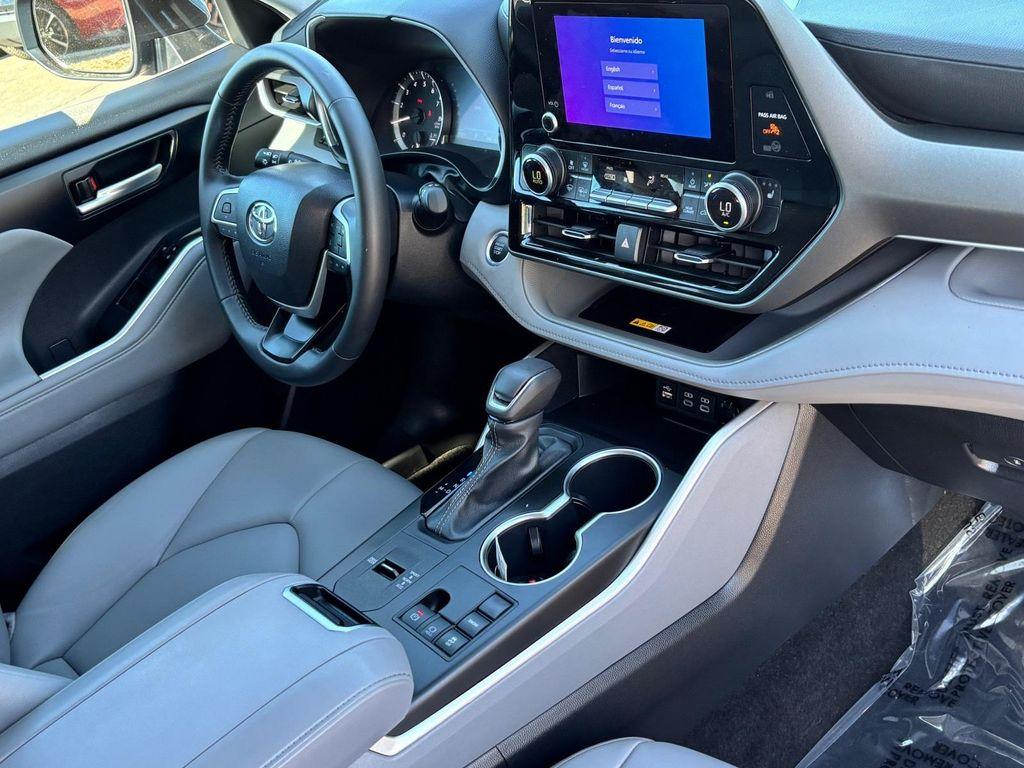 used 2024 Toyota Highlander car, priced at $40,162
