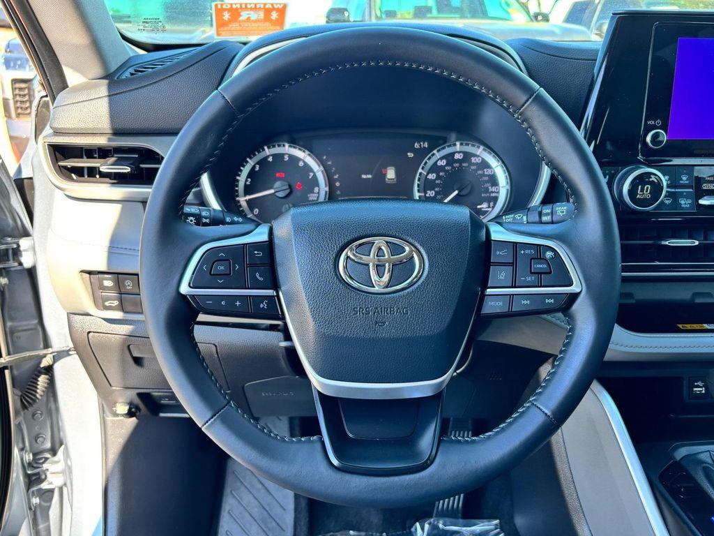 used 2024 Toyota Highlander car, priced at $40,162