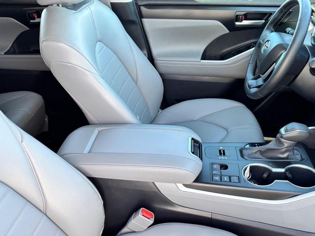 used 2024 Toyota Highlander car, priced at $40,162