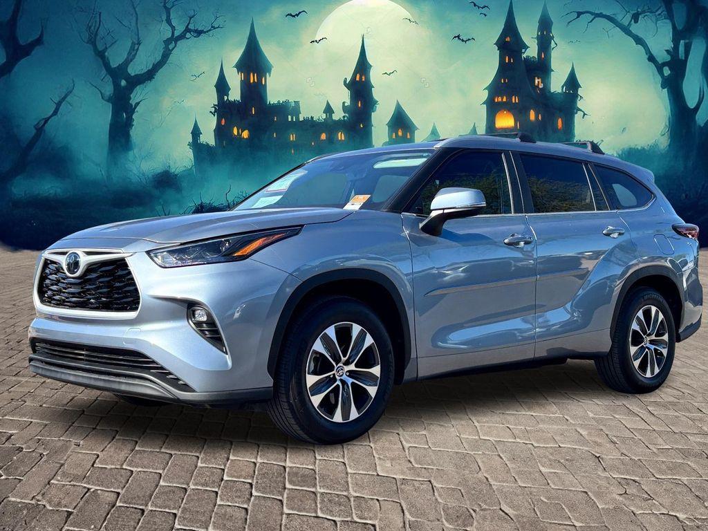 used 2024 Toyota Highlander car, priced at $40,162