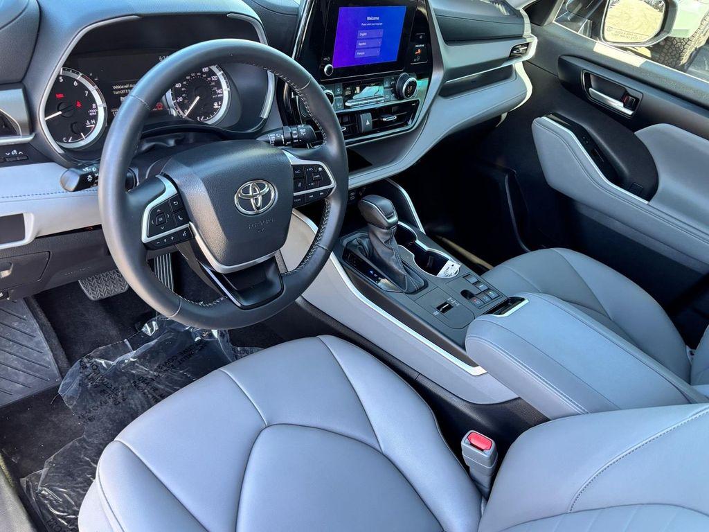 used 2024 Toyota Highlander car, priced at $40,162