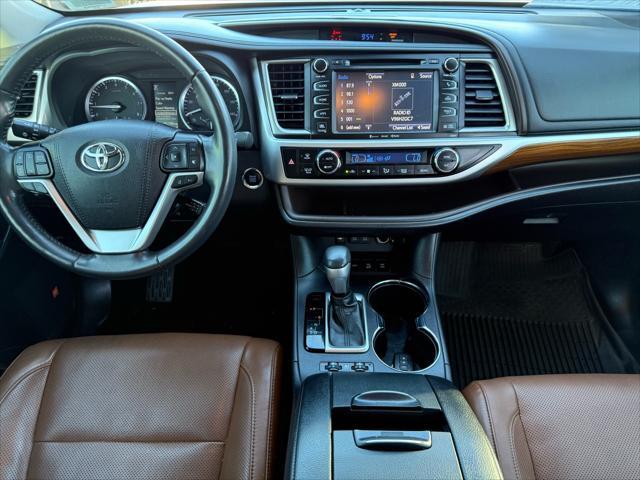 used 2019 Toyota Highlander car, priced at $30,421