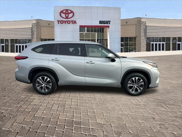 used 2022 Toyota Highlander car, priced at $30,976