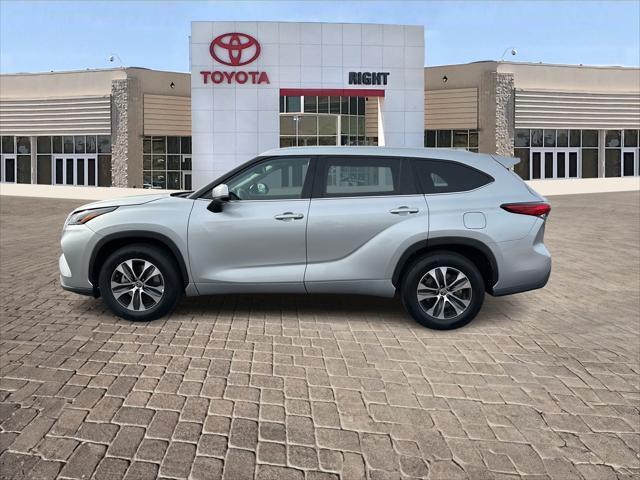 used 2022 Toyota Highlander car, priced at $30,976