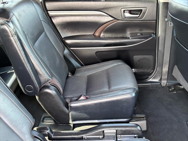 used 2018 Toyota Highlander car, priced at $26,843