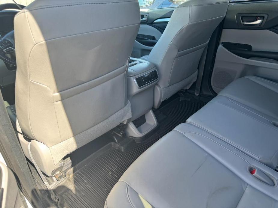 used 2019 Toyota Highlander car, priced at $29,466