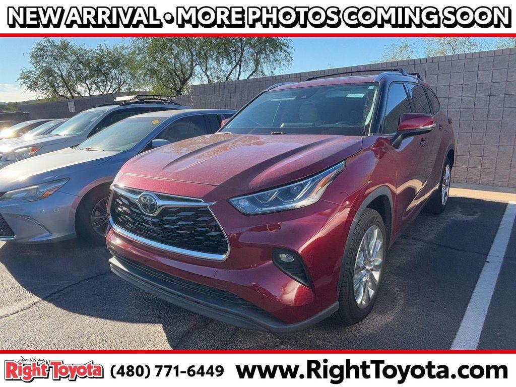 used 2022 Toyota Highlander car, priced at $34,877