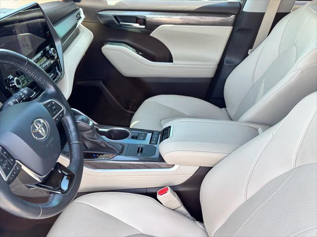 used 2021 Toyota Highlander car, priced at $33,578