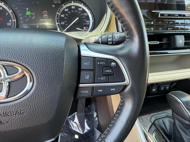 used 2021 Toyota Highlander car, priced at $33,577