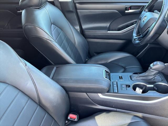 used 2021 Toyota Highlander Hybrid car, priced at $35,889