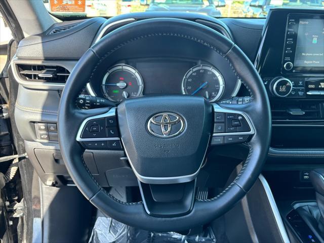 used 2022 Toyota Highlander Hybrid car, priced at $39,854