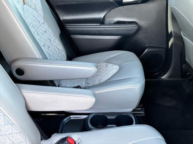 used 2022 Toyota Highlander Hybrid car, priced at $39,854