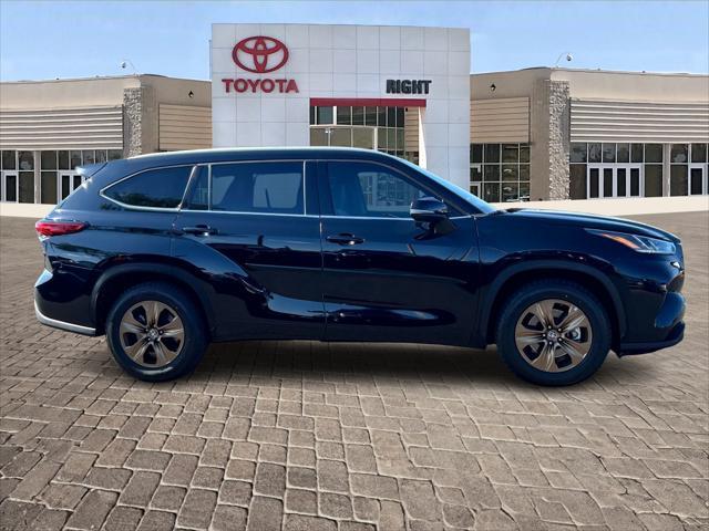 used 2022 Toyota Highlander Hybrid car, priced at $39,854