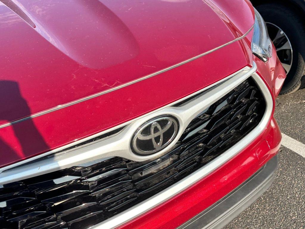 used 2022 Toyota Highlander car, priced at $33,803