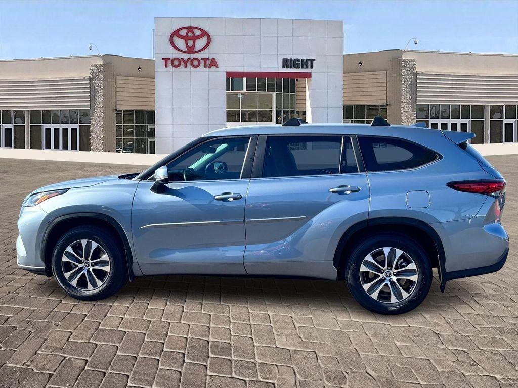 used 2023 Toyota Highlander car, priced at $36,253