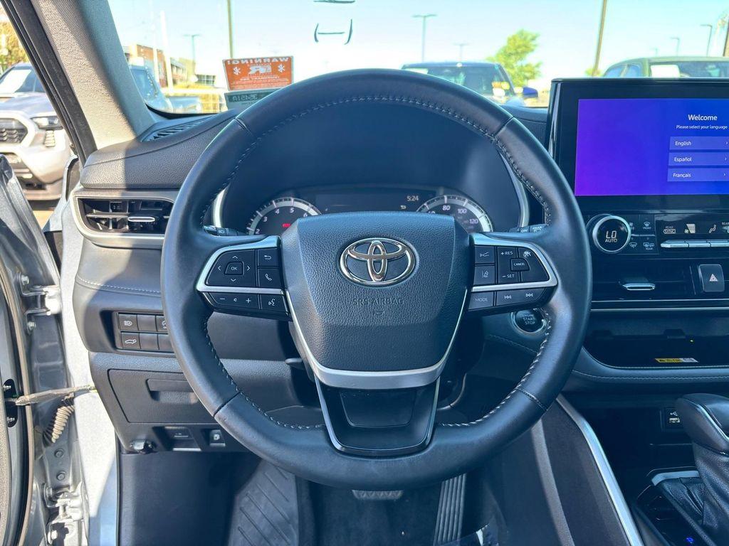 used 2023 Toyota Highlander car, priced at $36,253
