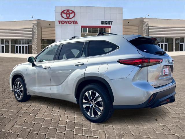 used 2022 Toyota Highlander car, priced at $30,397