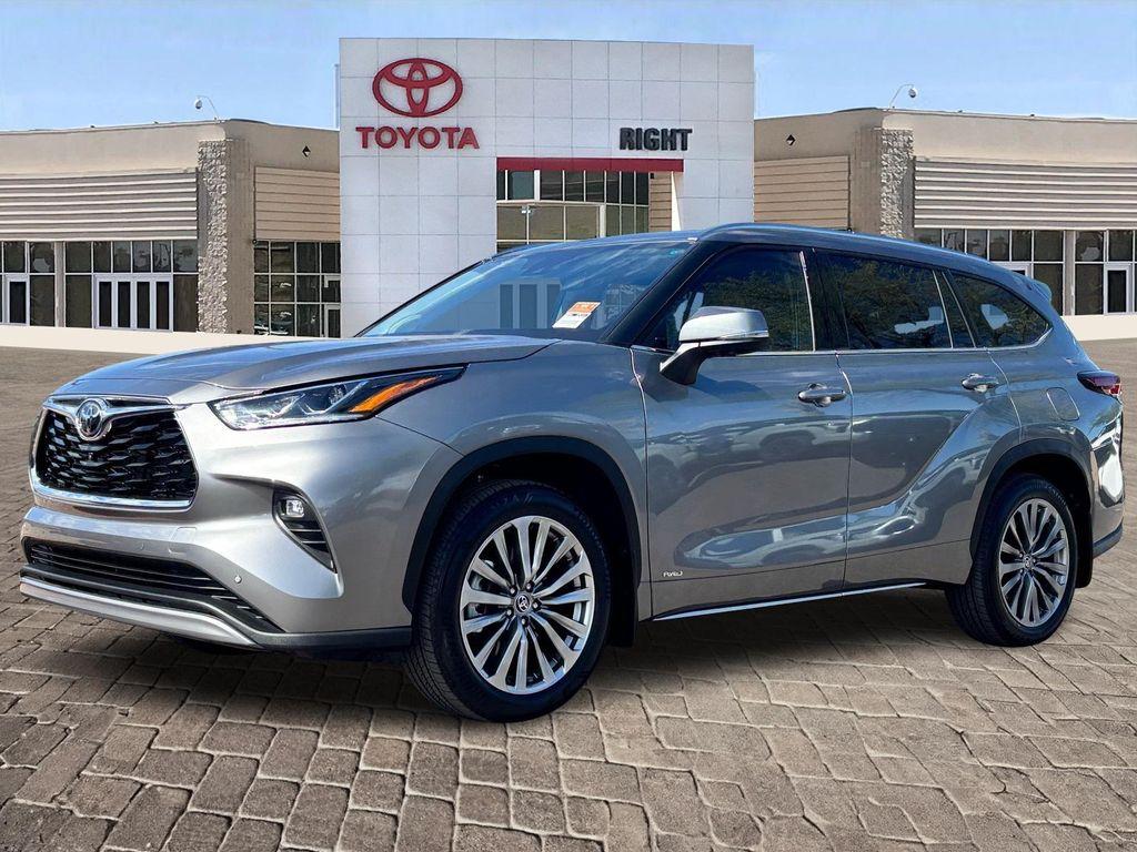used 2025 Toyota Highlander Hybrid car, priced at $48,590